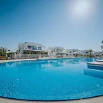 Apartment трехкомнатные в жилом комплексе Caesar F14 Flat4 *